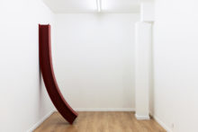 Roeland Tweelinckx, Forgotten steel Ginder, 2012, Wood and paint, 17 x 70 x 190 cm, Exhibition view of 