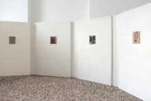 Charles Laib Bitton, exhibition view of Pieds Nus Dans Le Noir, Kunstakademie, Düsseldorf (DE), 2022