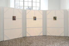 Charles Laib Bitton, exhibition view of Pieds Nus Dans Le Noir, Kunstakademie, Düsseldorf (DE), 2022