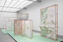 Elise Peroi, exhibition view of «Peut-être ce jardin n’existe-t-il qu’à l’ombre de nos paupières baissées» at CACC, Clamart (FR), 2022 (© Margot Montigny)