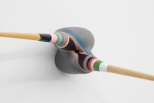 Guillermo Mora, Uno y dos caminos (XII), 2024, Paintbrushes covered with layers of acrylic paint, 10 x 32 x 32,5 cm