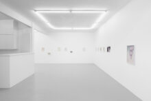 Gudny Rosa Ingimarsdottir, exhibition view of 'fingers in a red state but not yet bleeding' at Irène Laub gallery, Brussels (BE), 2026 (© Hugard & Vanoverschelde)