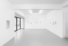 Gudny Rosa Ingimarsdottir, exhibition view of 'fingers in a red state but not yet bleeding' at Irène Laub gallery, Brussels (BE), 2026 (© Hugard & Vanoverschelde)