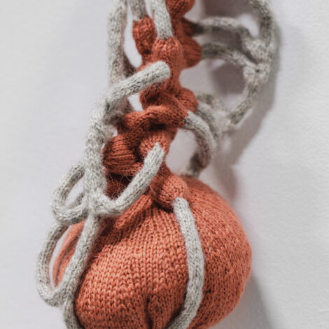 Guðný Rósa Ingimarsdóttir, Laines touchées, 1999, fil de laines. Coll. Province de Hainaut. © Leslie Artamonow - BPS22, 2026 (detail)